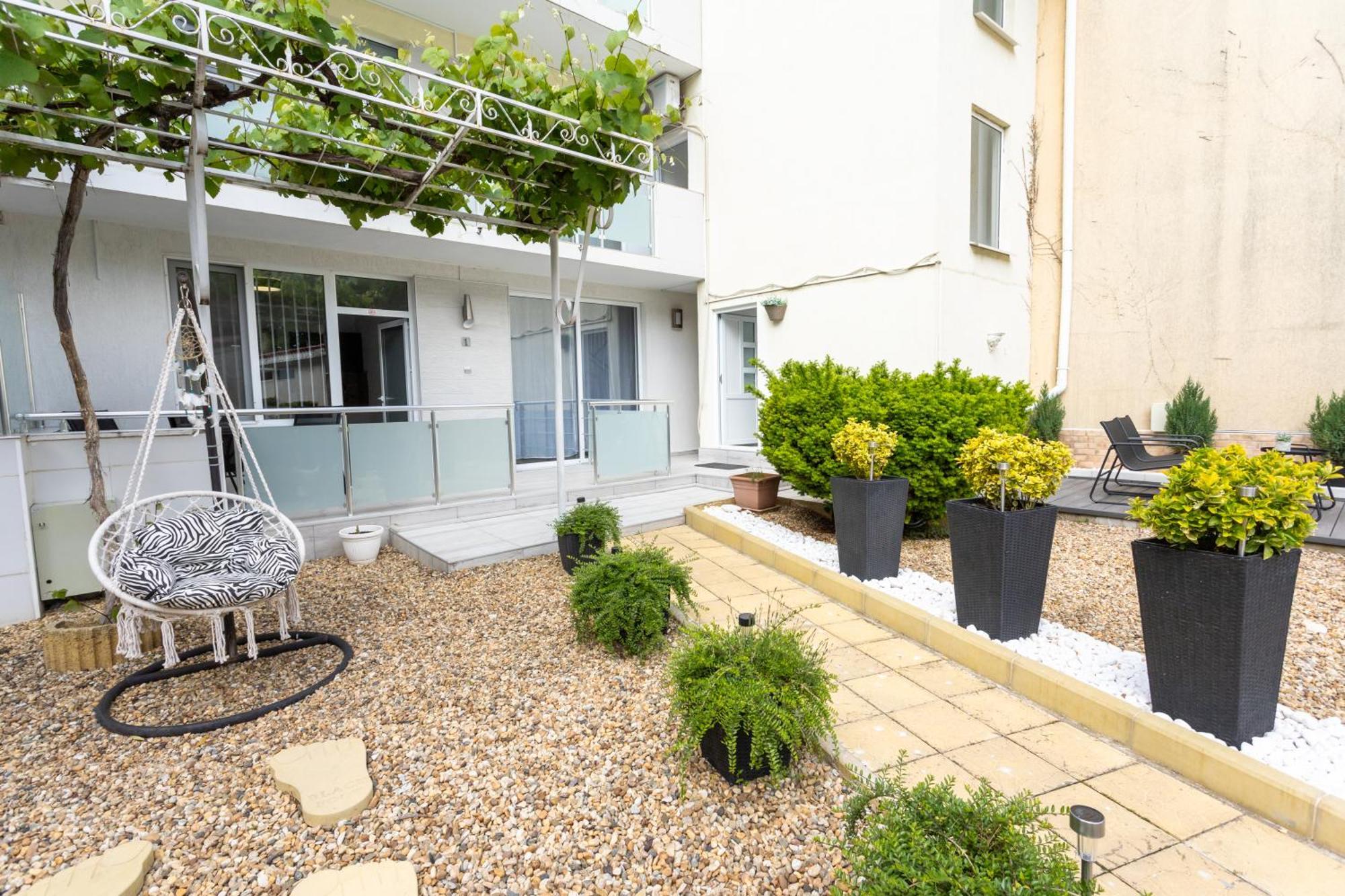 Guest House Desi - Къща За Гости Деси Baltsjik Eksteriør bilde