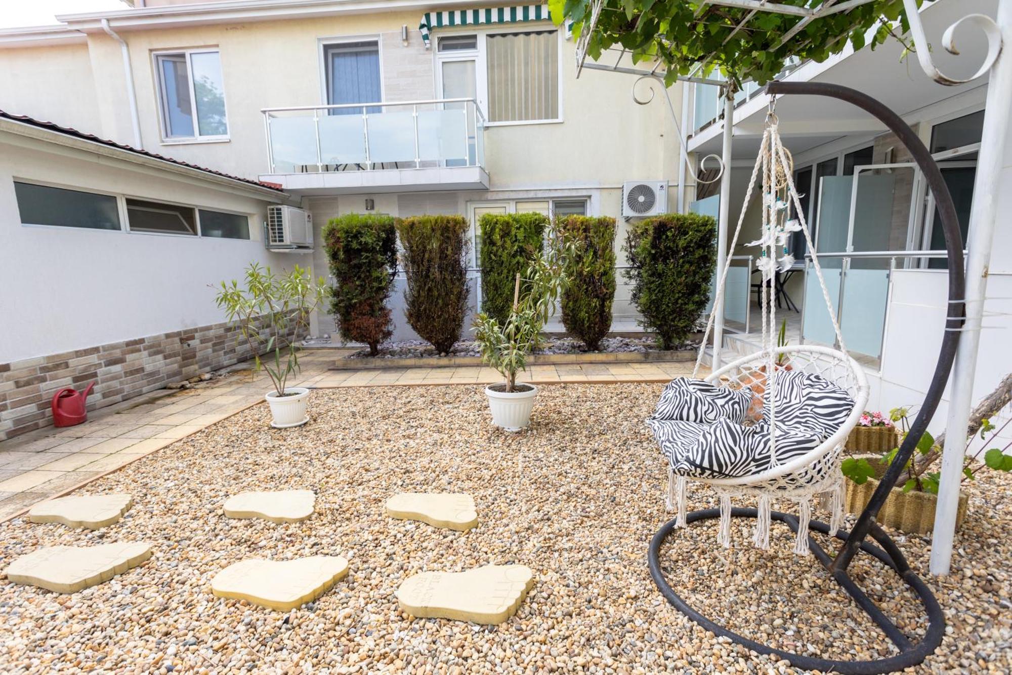 Guest House Desi - Къща За Гости Деси Baltsjik Eksteriør bilde