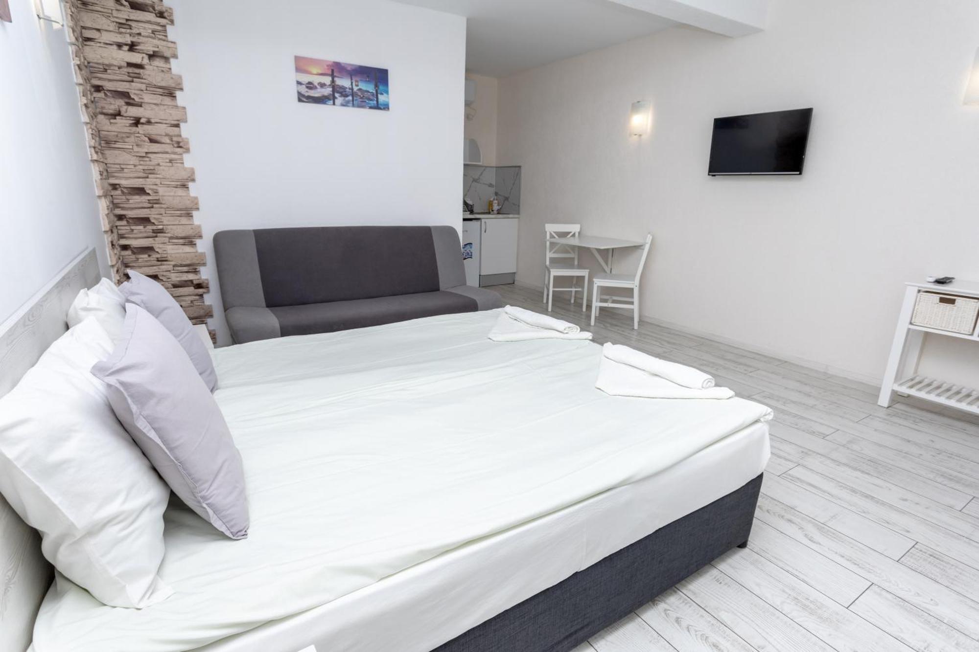 Guest House Desi - Къща За Гости Деси Baltsjik Eksteriør bilde