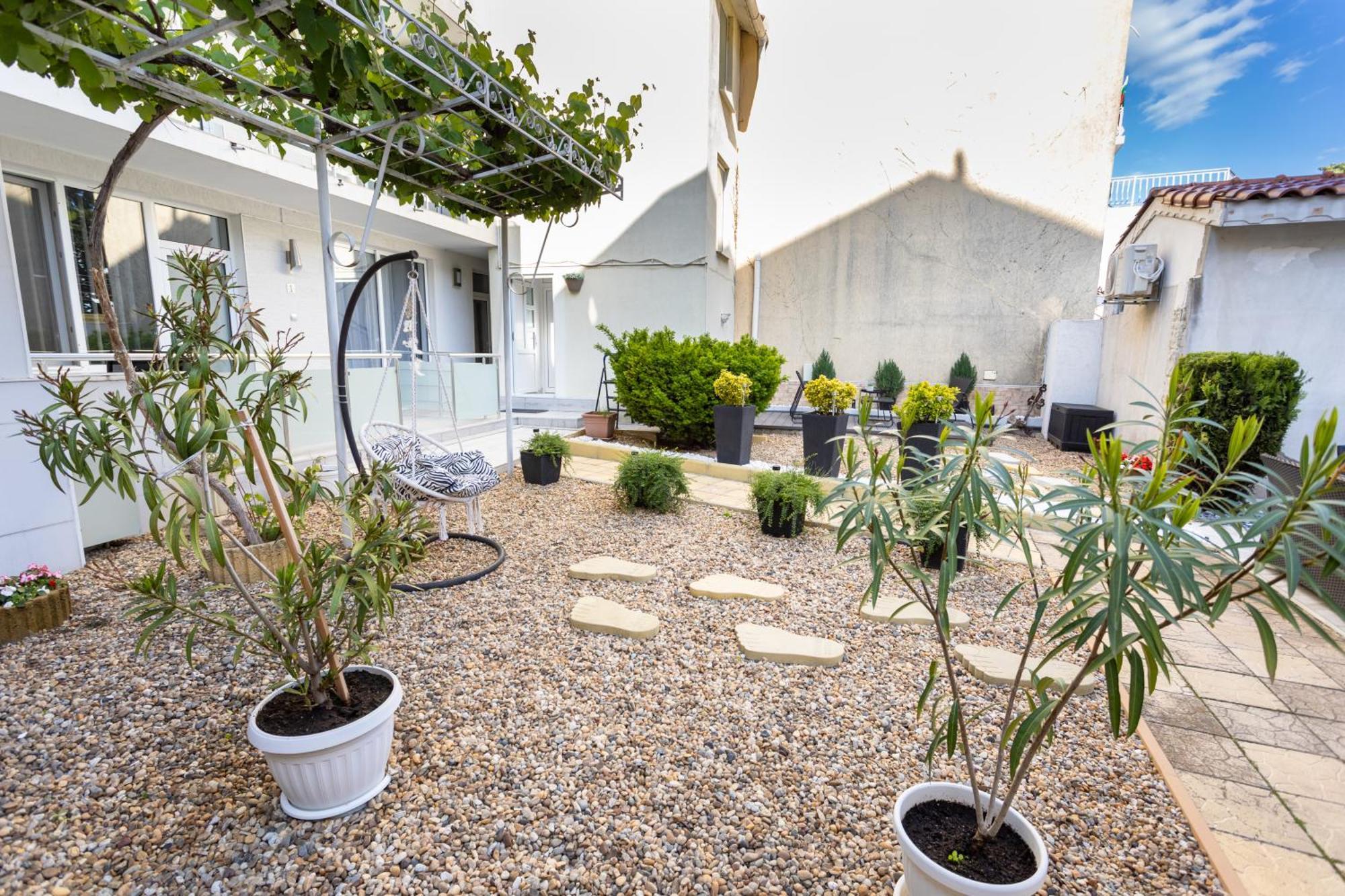 Guest House Desi - Къща За Гости Деси Baltsjik Eksteriør bilde