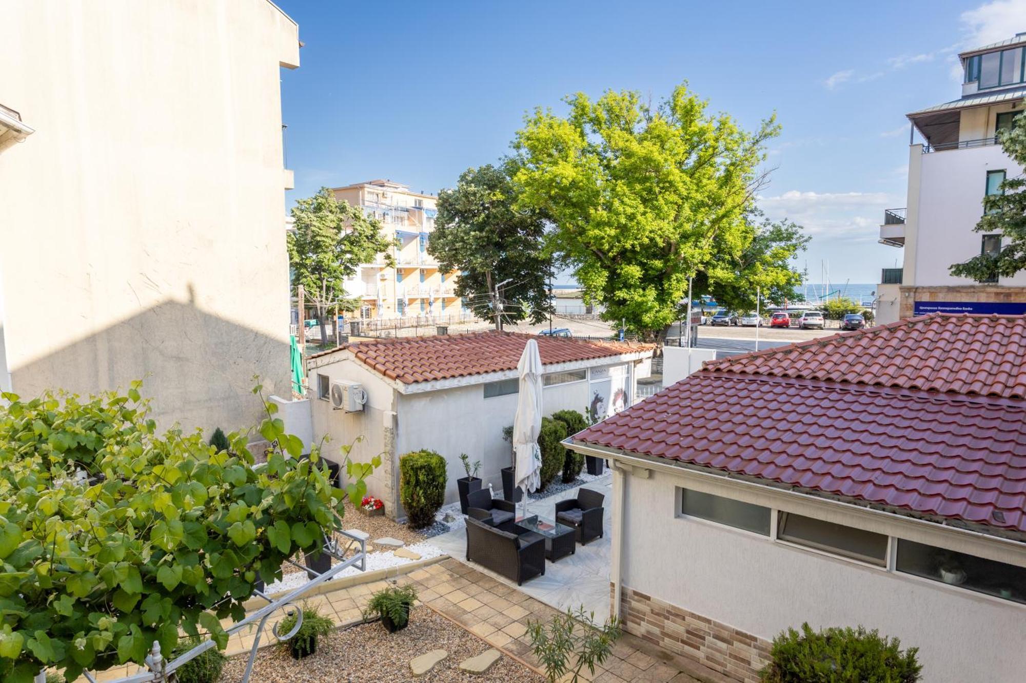 Guest House Desi - Къща За Гости Деси Baltsjik Eksteriør bilde