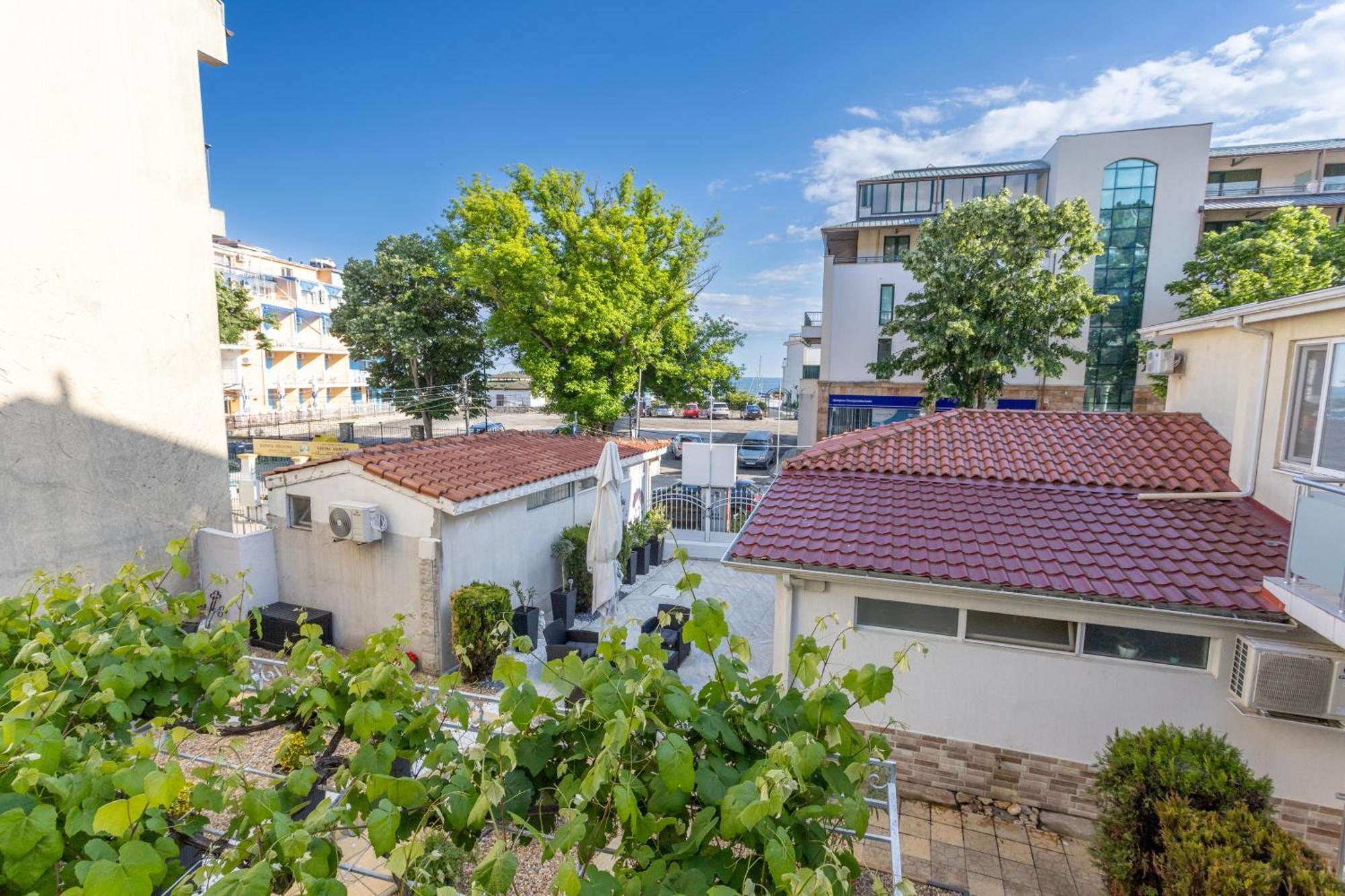 Guest House Desi - Къща За Гости Деси Baltsjik Eksteriør bilde