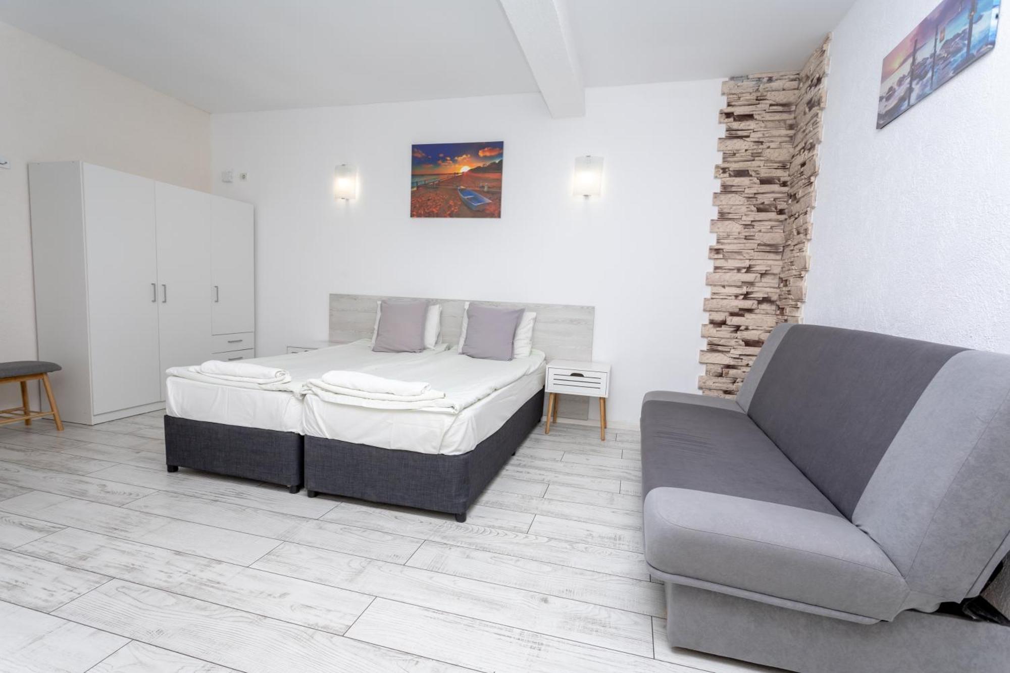 Guest House Desi - Къща За Гости Деси Baltsjik Eksteriør bilde
