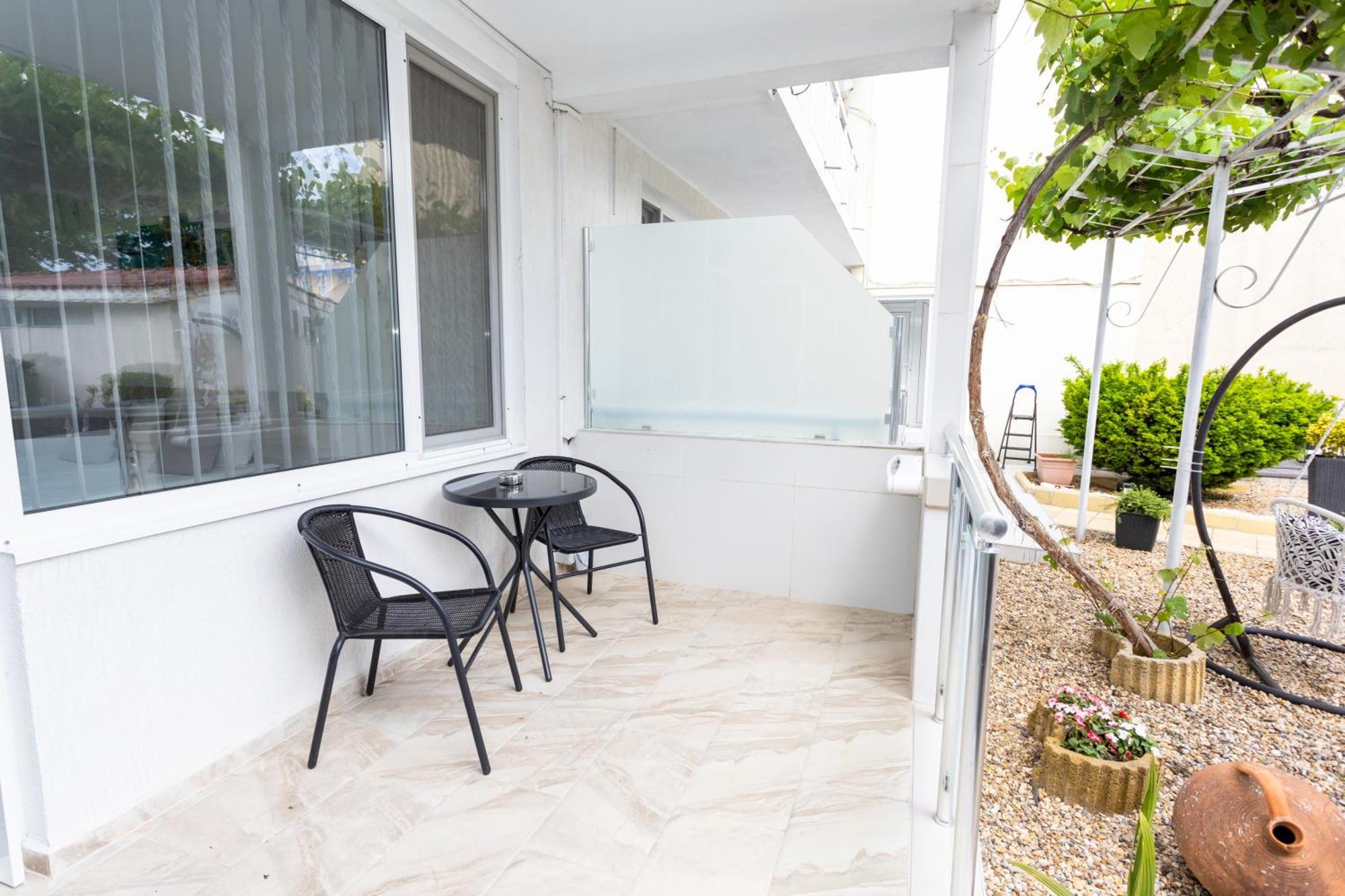 Guest House Desi - Къща За Гости Деси Baltsjik Eksteriør bilde