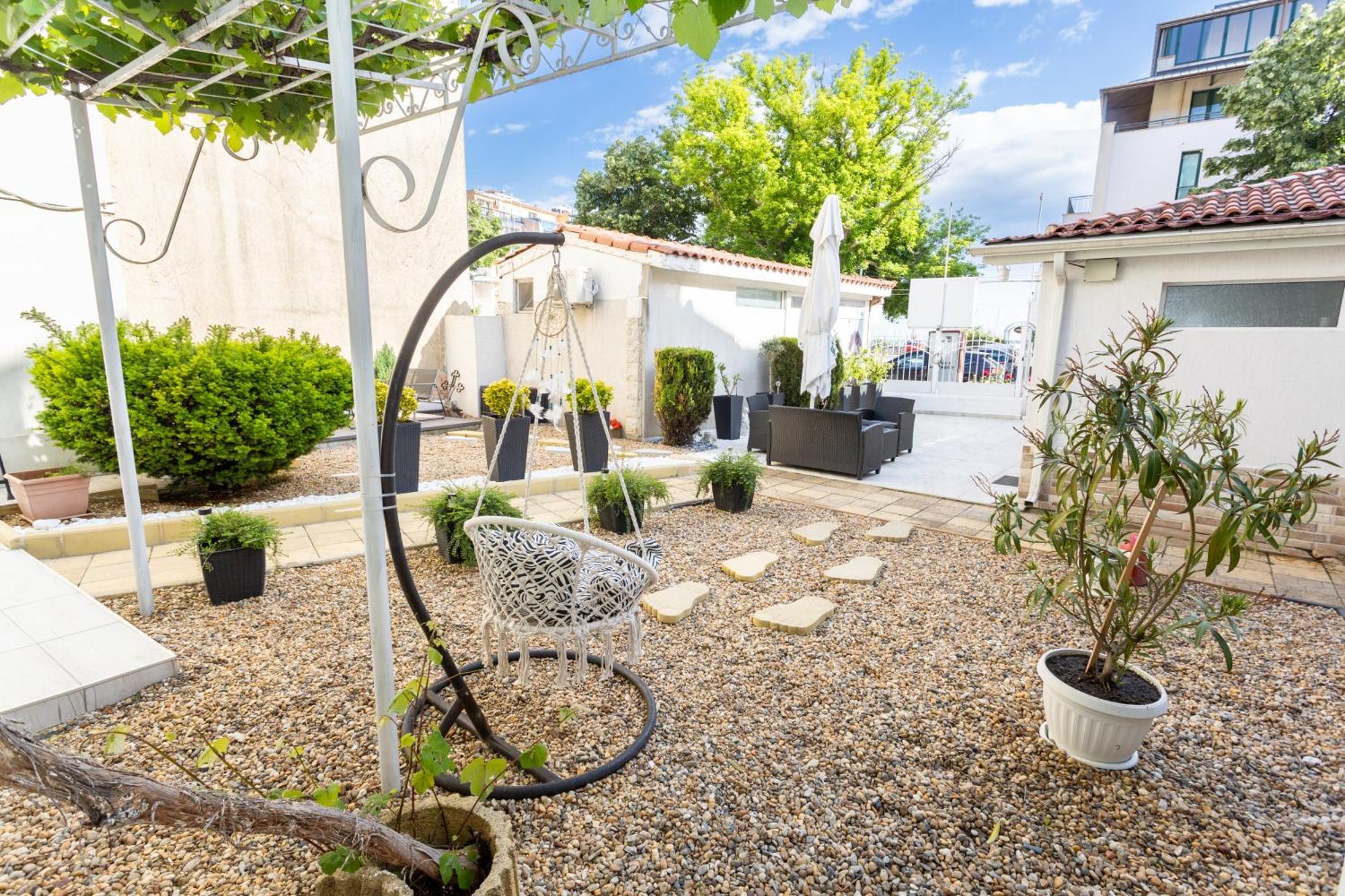 Guest House Desi - Къща За Гости Деси Baltsjik Eksteriør bilde